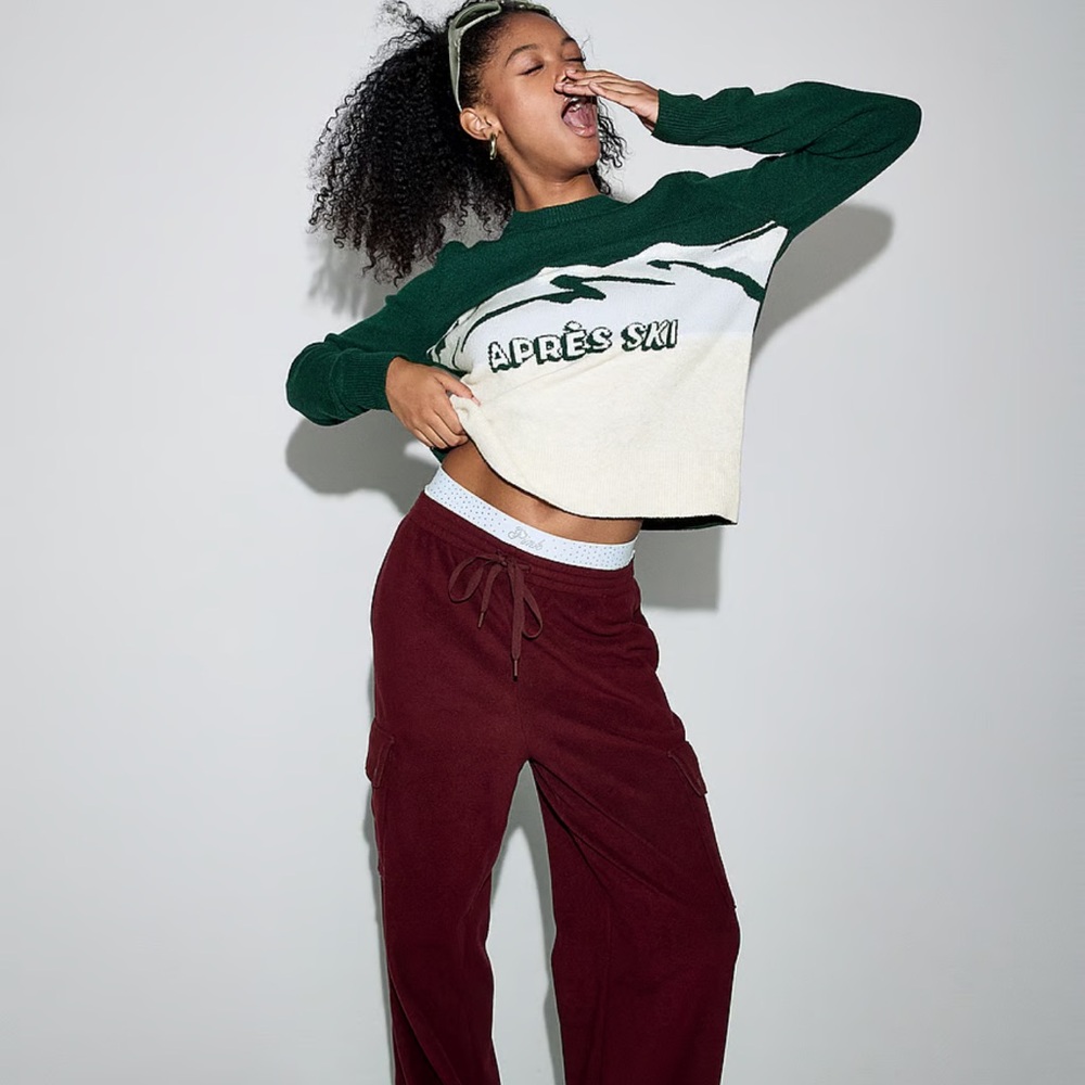 Après Ski Green and White Sweater